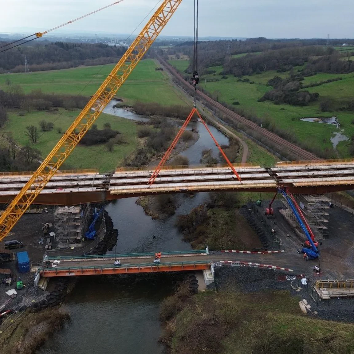 200m span bridge install uai