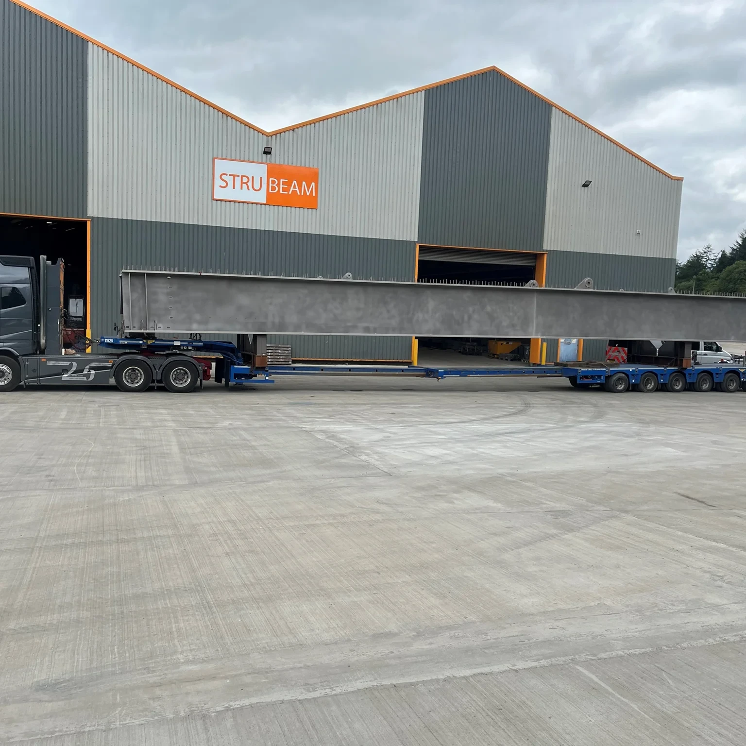 28m Girder on Trailer uai